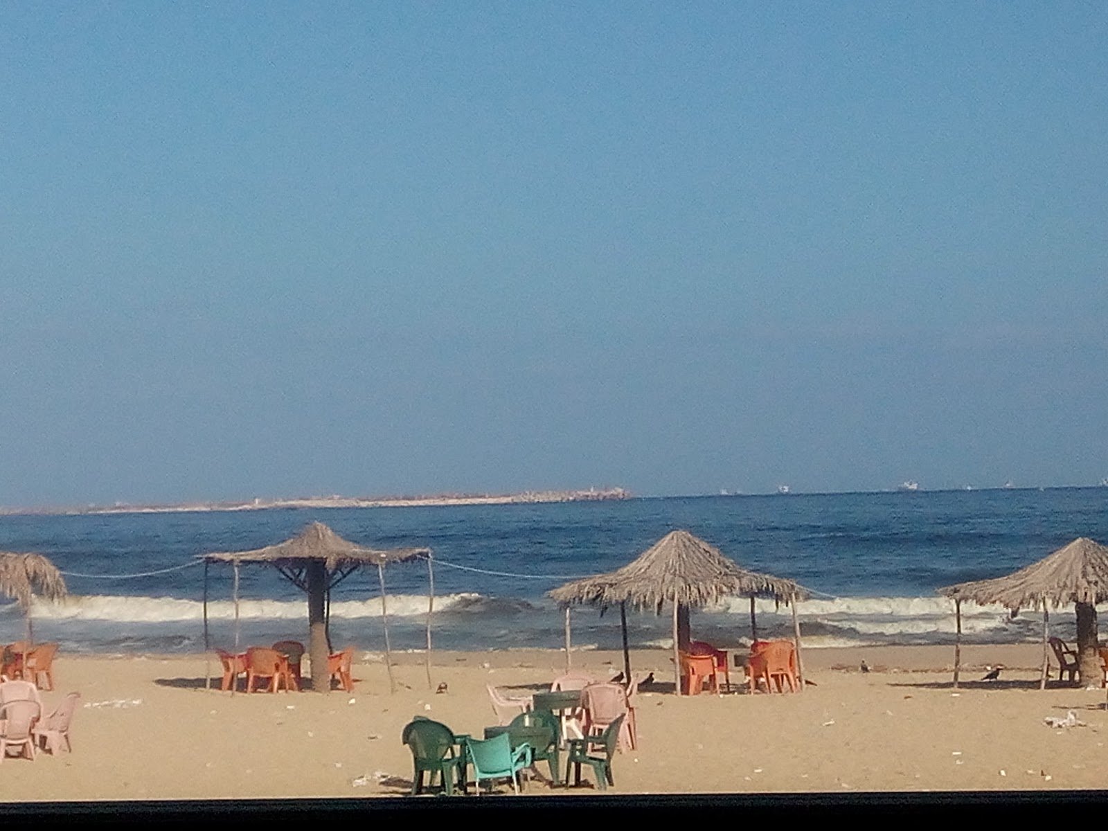 Fotografie cu El Nakheel Free Beach zonă de stațiune de pe plajă
