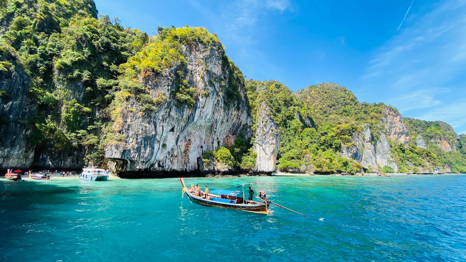 Fotografie cu Monkey Bay Beach cu o suprafață de nisip fin alb