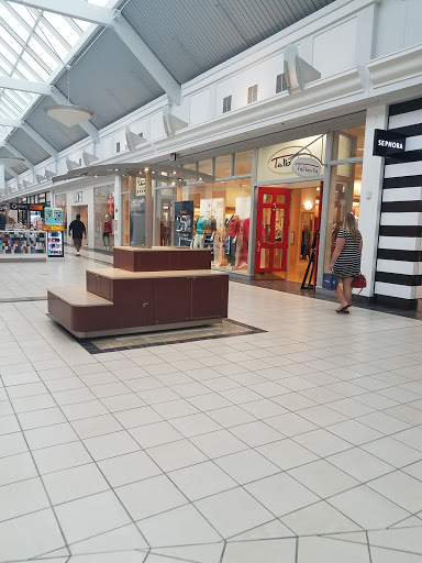 Shopping Mall «Cape Cod Mall», reviews and photos, 769 Iyannough Rd, Hyannis, MA 02601, USA