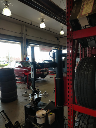Tire Shop «Discount Tire Store - Everett, WA», reviews and photos, 8125 Evergreen Way, Everett, WA 98203, USA