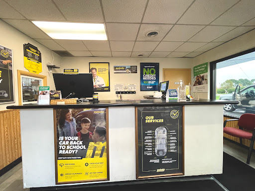 Auto Repair Shop «Meineke Car Care Center», reviews and photos, 5261 Council St NE, Cedar Rapids, IA 52402, USA