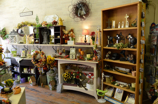 Florist «Yorkville Flower Shoppe», reviews and photos, 216 S Bridge St, Yorkville, IL 60560, USA