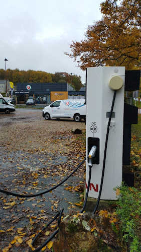 Borne de recharge de véhicules électriques Super U Charging Station Grand-Fougeray