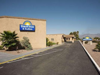 Days Inn & Suites by Wyndham Tucson AZ