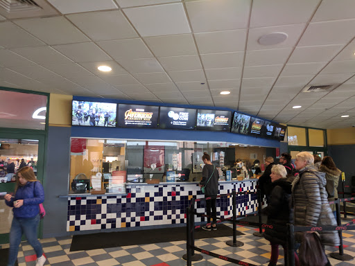 Movie Theater «AMC Showplace Village Crossing 18», reviews and photos, 7000 Carpenter Rd, Skokie, IL 60077, USA