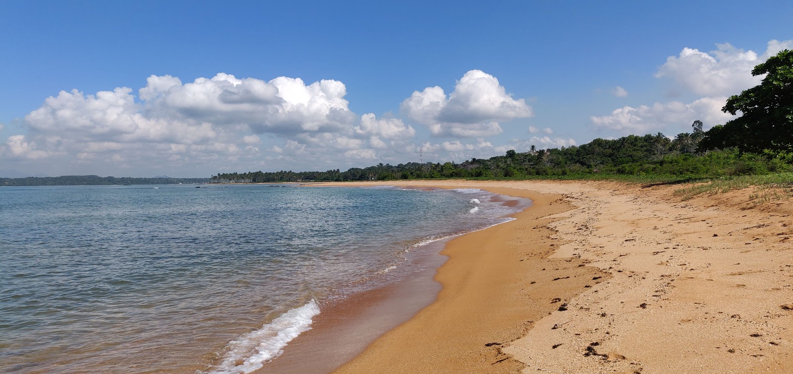 Foto von Strand der Priester mit beiger sand Oberfläche