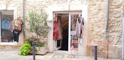 Un Dressing Pas Comme Les Autres... VINTAGE à Saint-Paul-Trois-Châteaux