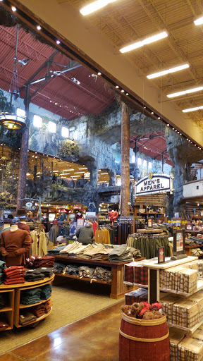 Sporting Goods Store «Bass Pro Shops», reviews and photos, 11550 Lakeridge Pkwy, Ashland, VA 23005, USA