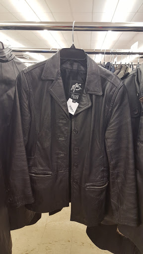 Thrift Store «The Salvation Army Family Store & Donation Center», reviews and photos, 2151 W Devon Ave, Chicago, IL 60659, USA