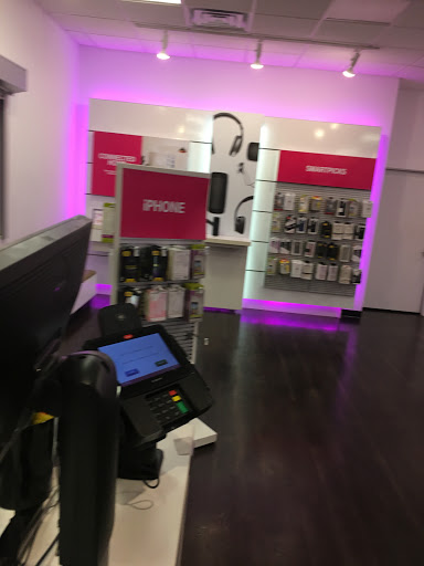 Cell Phone Store «T-Mobile», reviews and photos, 521 Belmont St, Brockton, MA 02301, USA