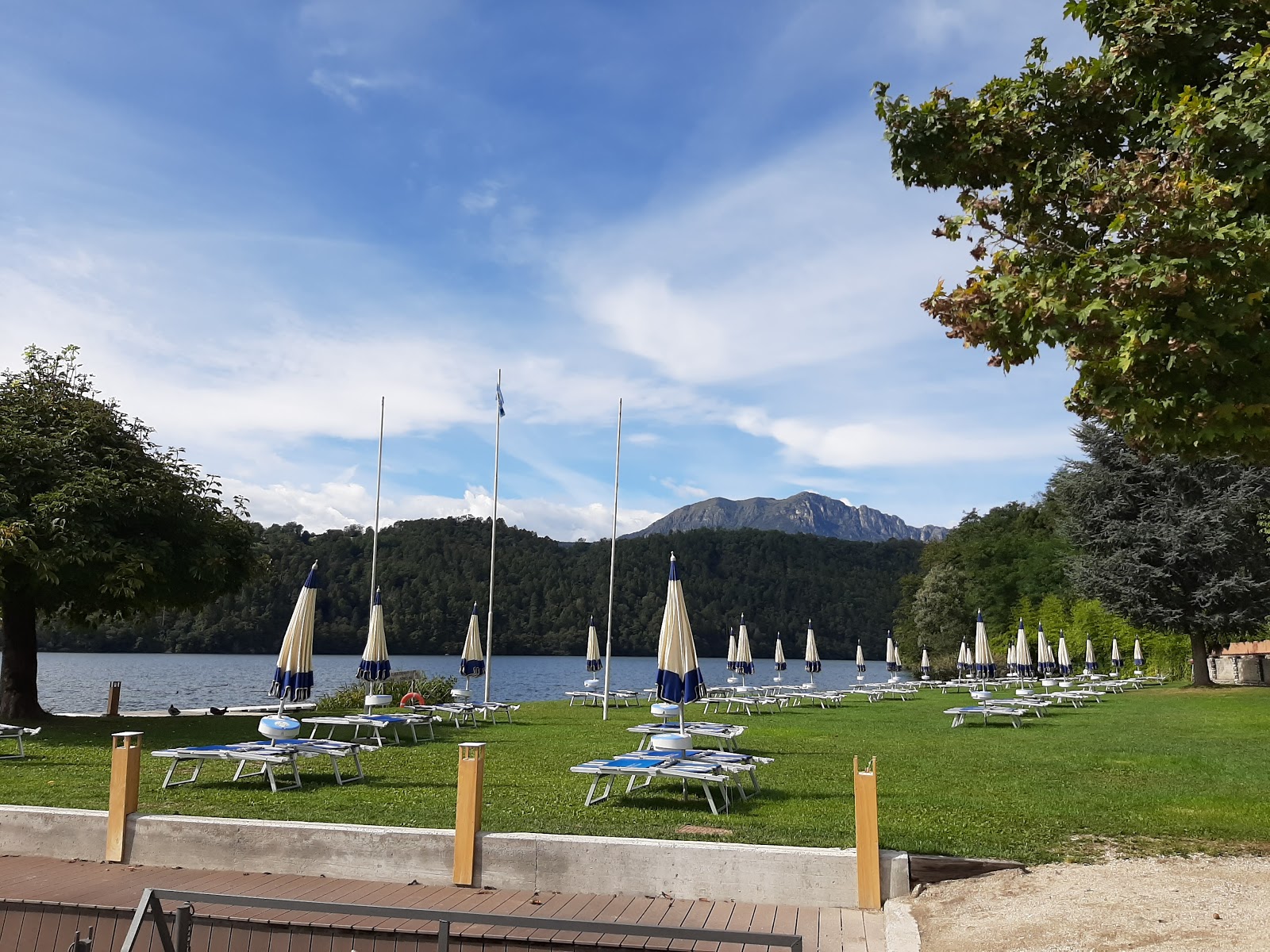 Foto von Spiaggia La Taverna mit gras Oberfläche