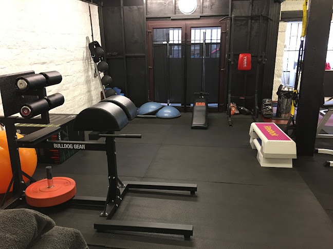 compound / cut fitness studio - Personal Trainer