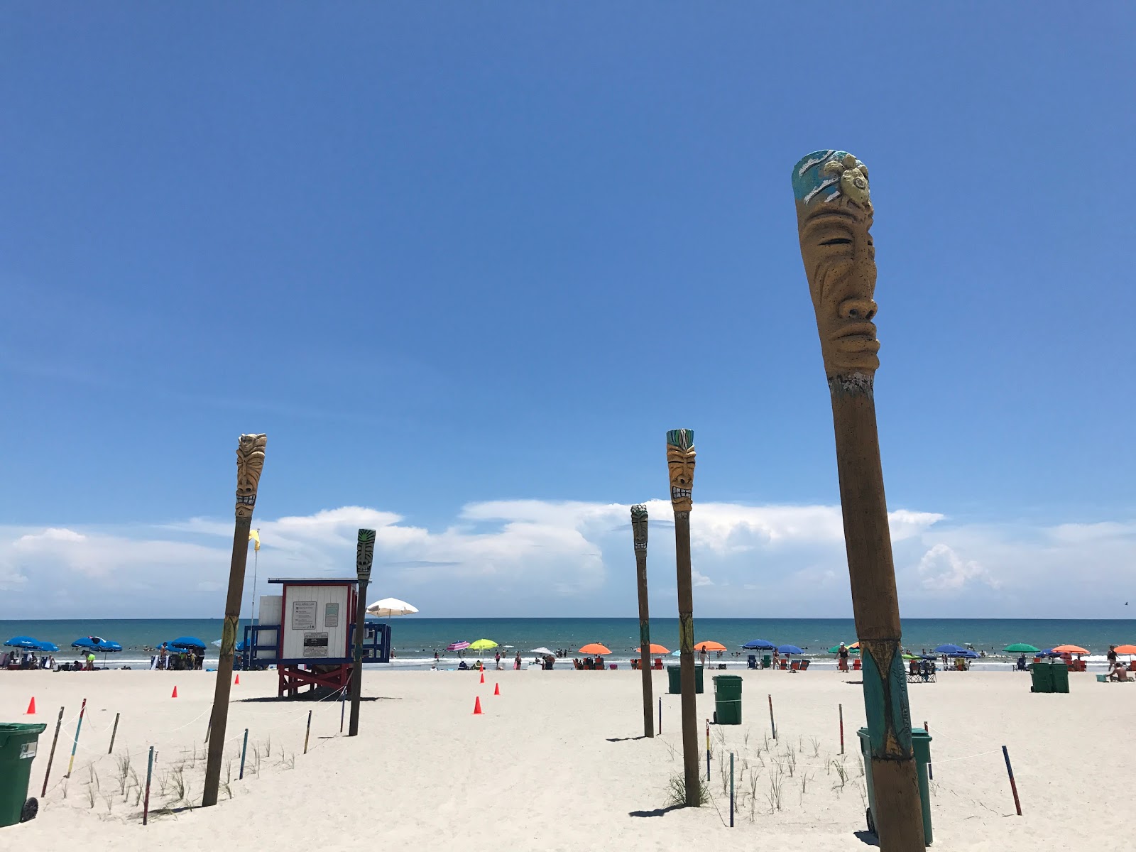 Φωτογραφία του Cocoa beach με φωτεινή άμμος επιφάνεια