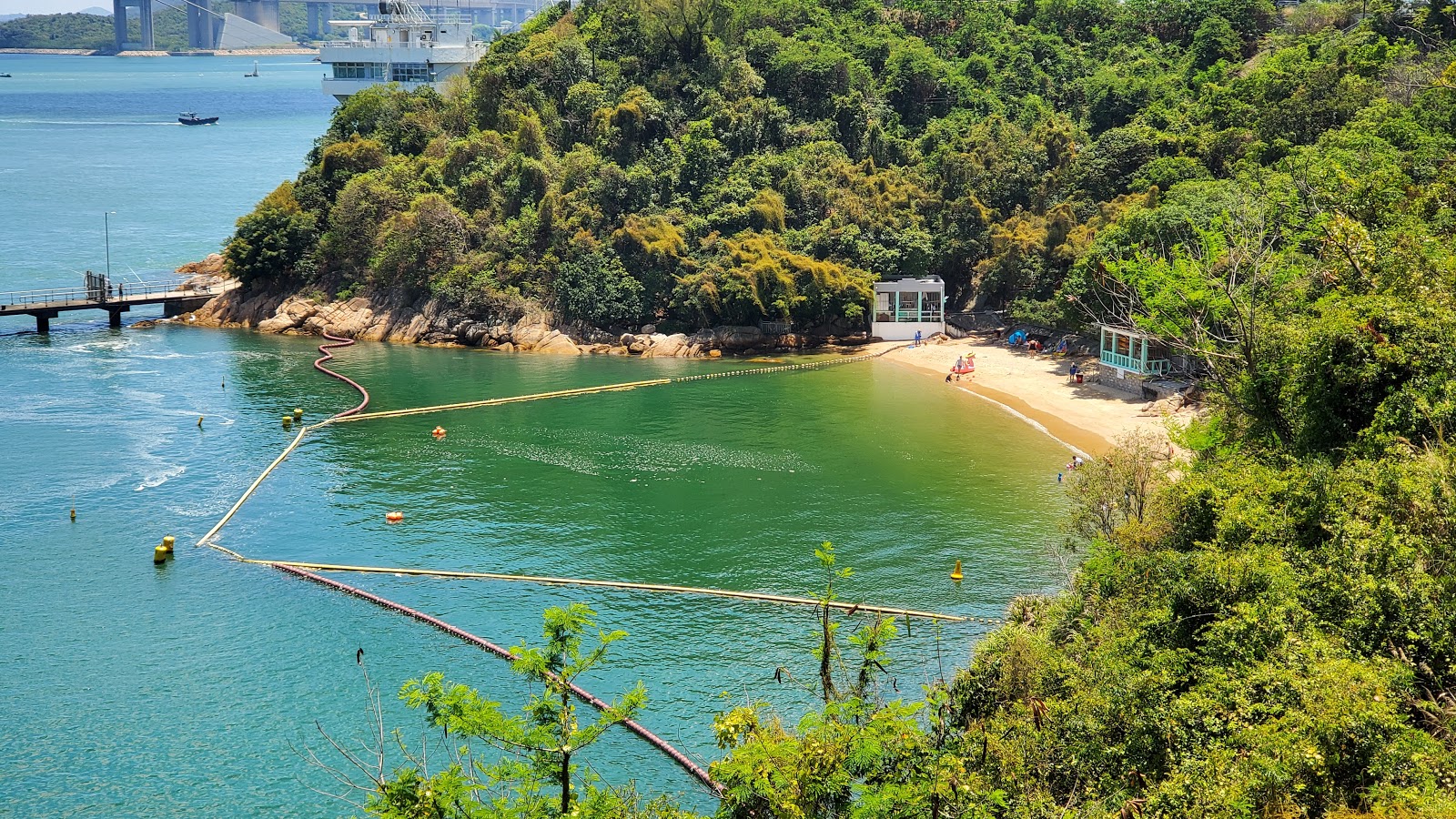 Foto de Hoi Mei Wan Beach con muy limpio nivel de limpieza