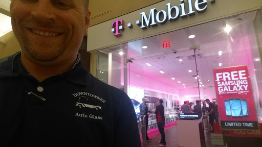 Cell Phone Store «T-Mobile», reviews and photos, 254 Northtown Dr NE, Blaine, MN 55434, USA