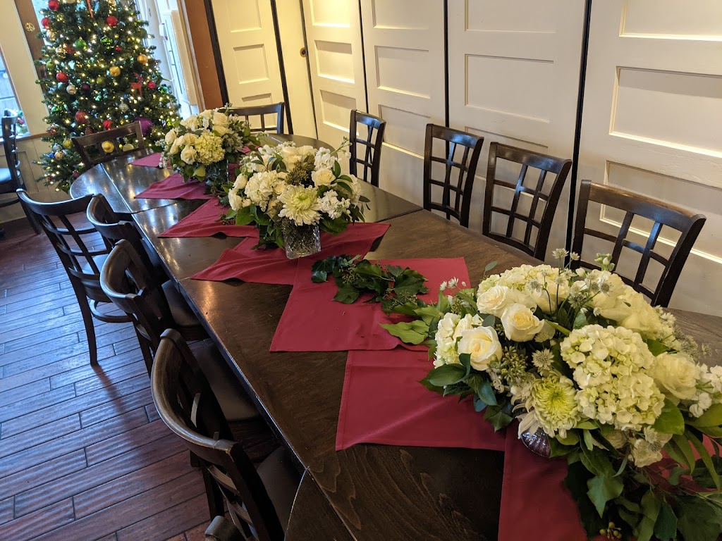 Clubhouse Restaurant & Bar 98367