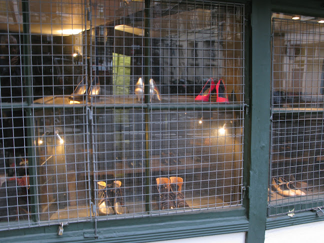 Reviews of The Old Curiosity Shop in London - Shoe store