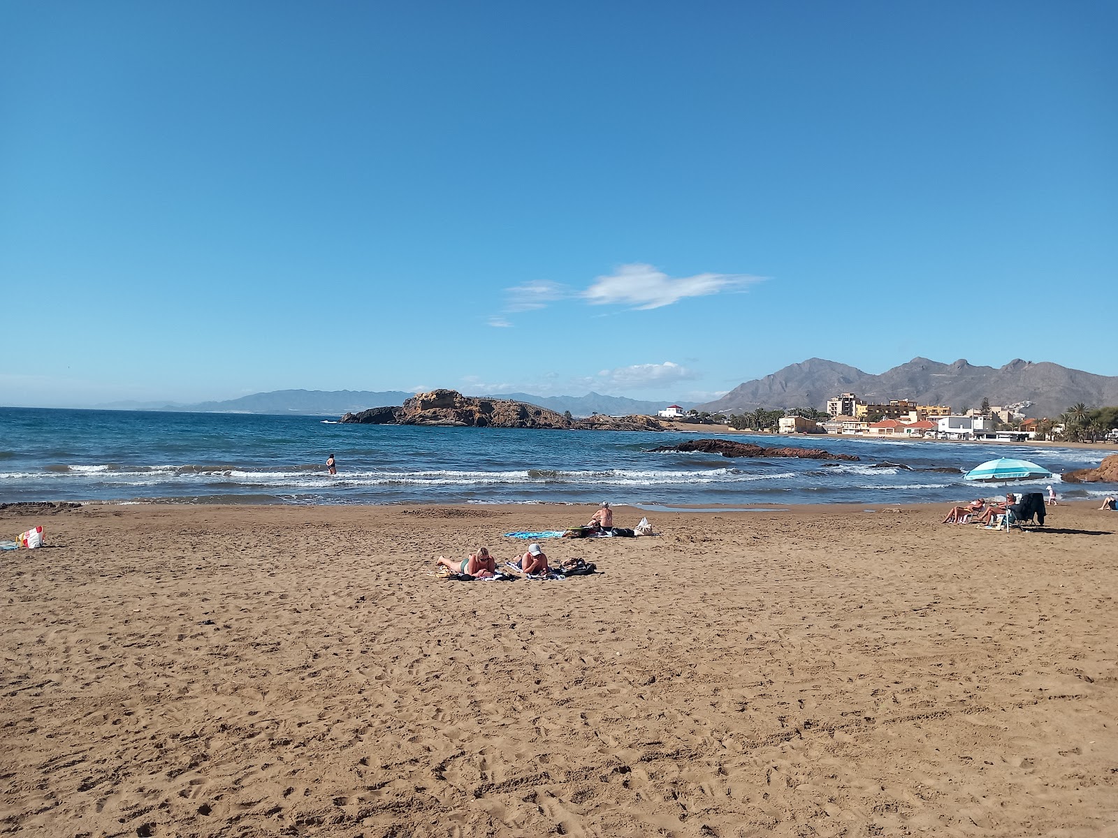 Playa de Bolnuevo'in fotoğrafı - rahatlamayı sevenler arasında popüler bir yer