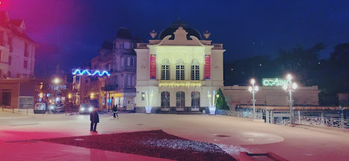 Place de La Fontaine à Châtel-Guyon