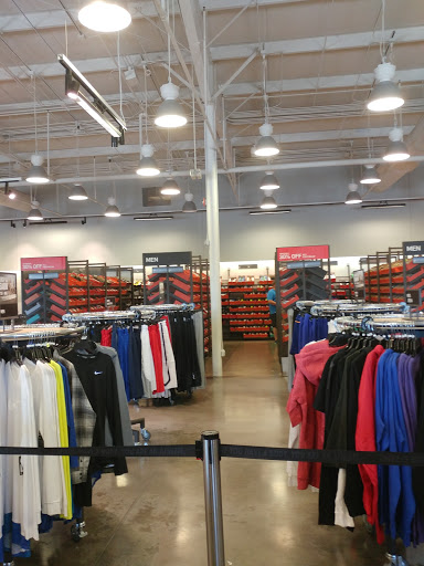 Clothing Store «Nike Factory Store», reviews and photos, 243 Tanger Dr Suite 243, Williamsburg, IA 52361, USA