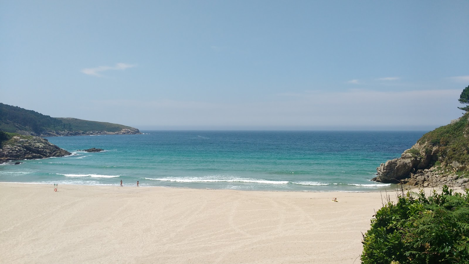 Praia de Rebordelo的照片 带有碧绿色纯水表面