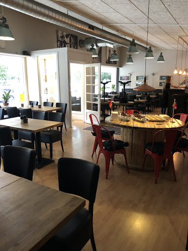Sixpence in Brondby, Høje-Taastrup