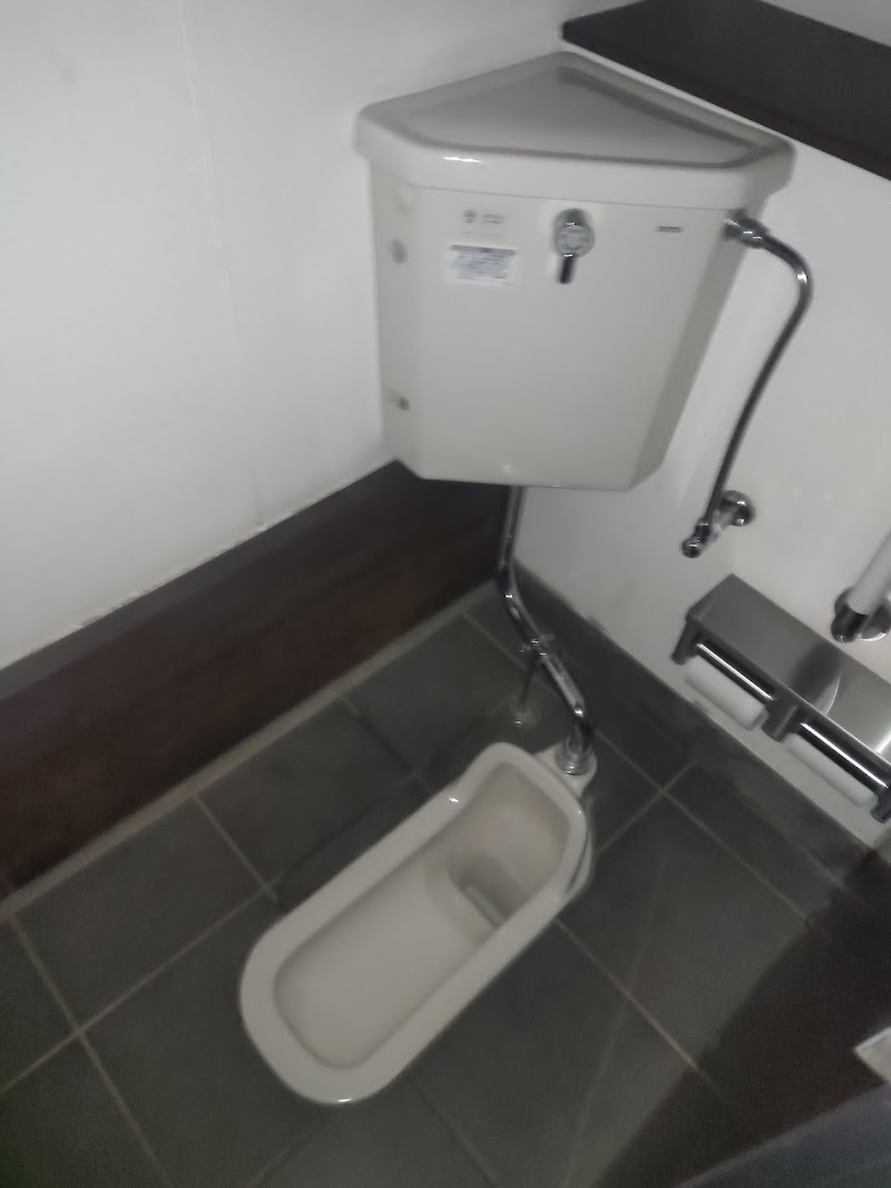 吾妻公園駐車場 多機能トイレ