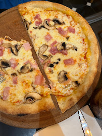 Pizza du Restaurant Le Mondial à Paris - n°1