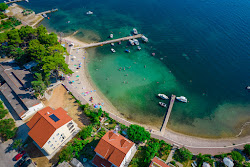 Foto von Beach Banjol mit geräumige küstenlinie