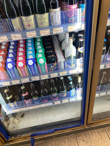 Liquor Store «Arcadia Foremost Liquors», reviews and photos, 3301 W North Ave, Chicago, IL 60647, USA