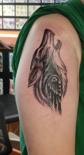 Explore bee tattoo ideas for guys, creative tattoo ideas in Jacksonville, available at TrueLove Tattoo