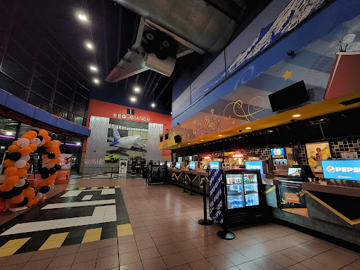 Movie Theater «Regal Cinemas Auburn 17», reviews and photos, 1101 Outlet Collection Way, Auburn, WA 98001, USA