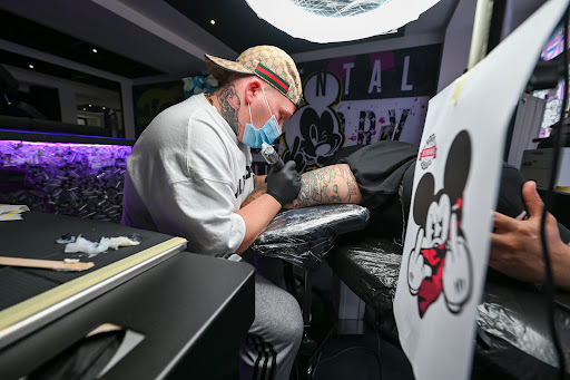 Purple Ink Tattoo Art und Café - Tattoostudio