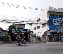 ร้านเสื้อผ้ามือสอง At nice photo