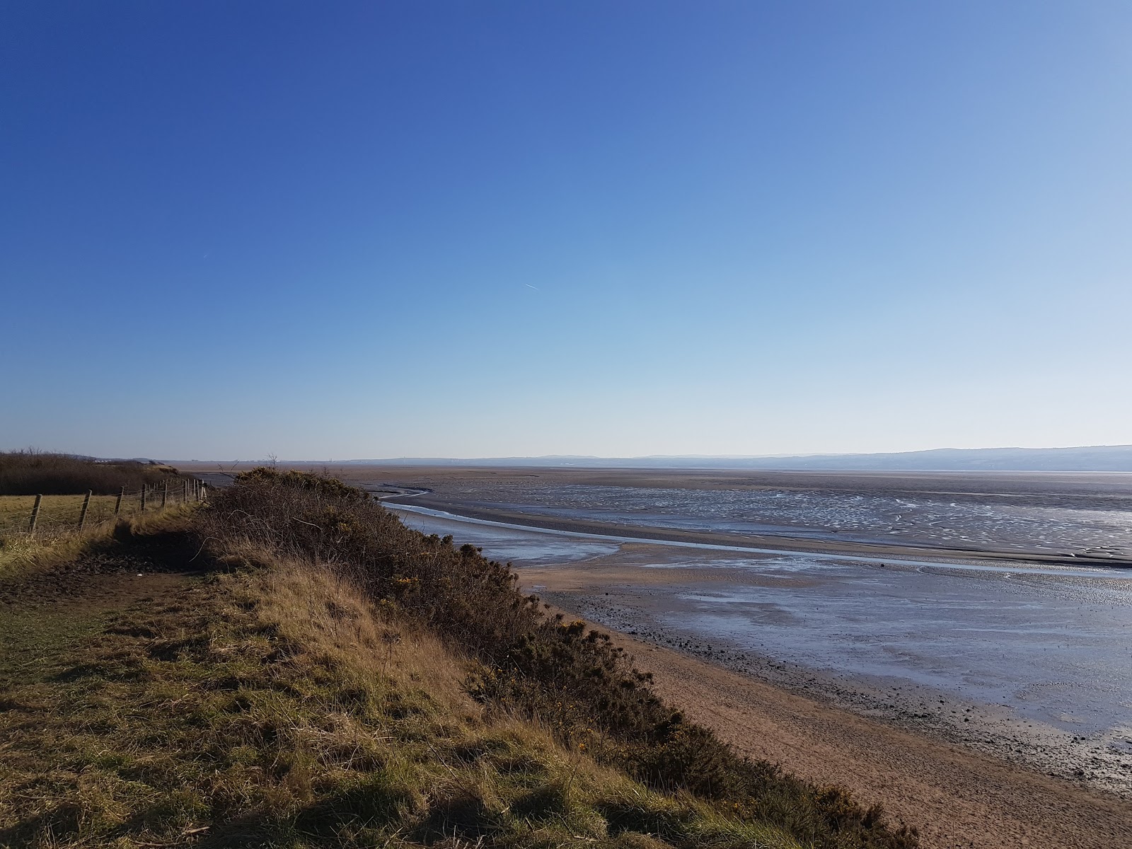 Φωτογραφία του Thurstaston Beach παροχές περιοχής