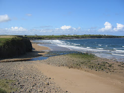 Zdjęcie Spanish Point Beach otoczony górami