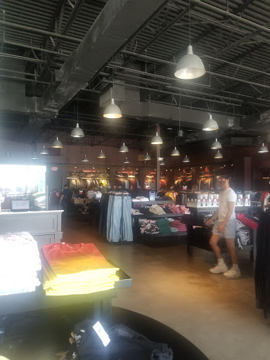 Clothing Store «Hollister Co. Outlet», reviews and photos, 4015 S Interstate Hwy 35, San Marcos, TX 78666, USA