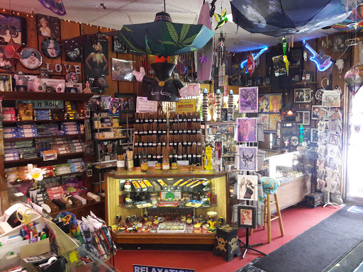 Tobacco Shop «Heads Up Boutique Pipe Shop», reviews and photos, 50 New St, Mt Clemens, MI 48043, USA