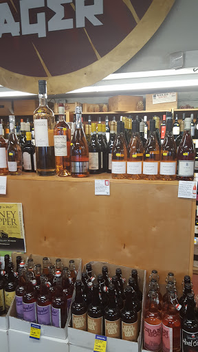 Liquor Store «Beverage Warehouse», reviews and photos, 1 East St, Winooski, VT 05404, USA