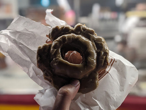 Donut Shop «Donut Hut», reviews and photos, 2025 W Magnolia Blvd, Burbank, CA 91506, USA