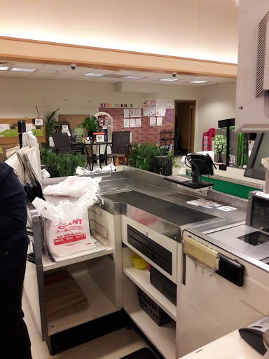 Grocery Store «Giant Food Stores», reviews and photos, 801 S 25th St, Easton, PA 18045, USA