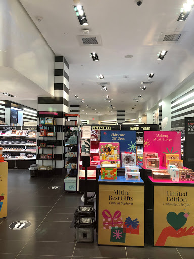 Cosmetics Store «SEPHORA», reviews and photos, 2800 Clarendon Blvd r550, Arlington, VA 22201, USA