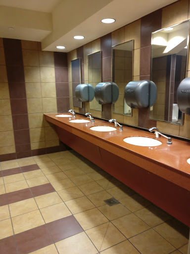 Movie Theater «Regal Cinemas The Landing 14 & RPX», reviews and photos, 900 N 10th Pl, Renton, WA 98057, USA