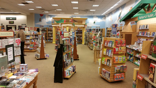 Book Store «Barnes & Noble», reviews and photos, 3651 Jefferson Davis Hwy, Alexandria, VA 22305, USA