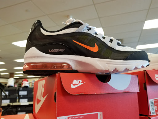 Shoe Store «Famous Footwear», reviews and photos, 31 Furlong Dr, Revere, MA 02151, USA