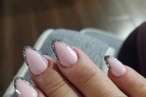 Lee Nails And Day Spa