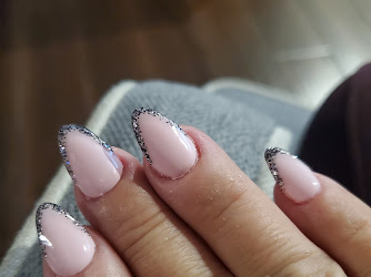 Lee Nails And Day Spa