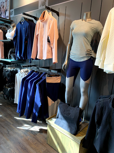 Shoe Store «New Balance Portland», reviews and photos, 7385 SW Bridgeport Rd, Tigard, OR 97224, USA