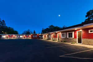 Superior Bay Boutique Motel image