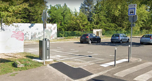 Borne de recharge de véhicules électriques IZIVIA Grand Lyon Station de recharge Charly